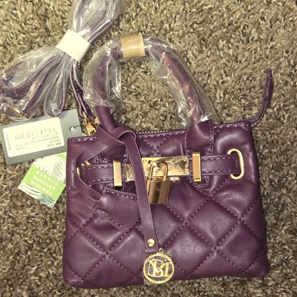 badgley mischka mini diamond quilted tote w.front lock 🔐💜